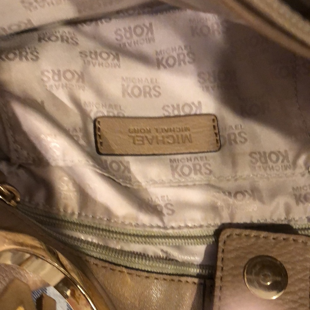 Micheal Kors bag - Picture 7 of 8